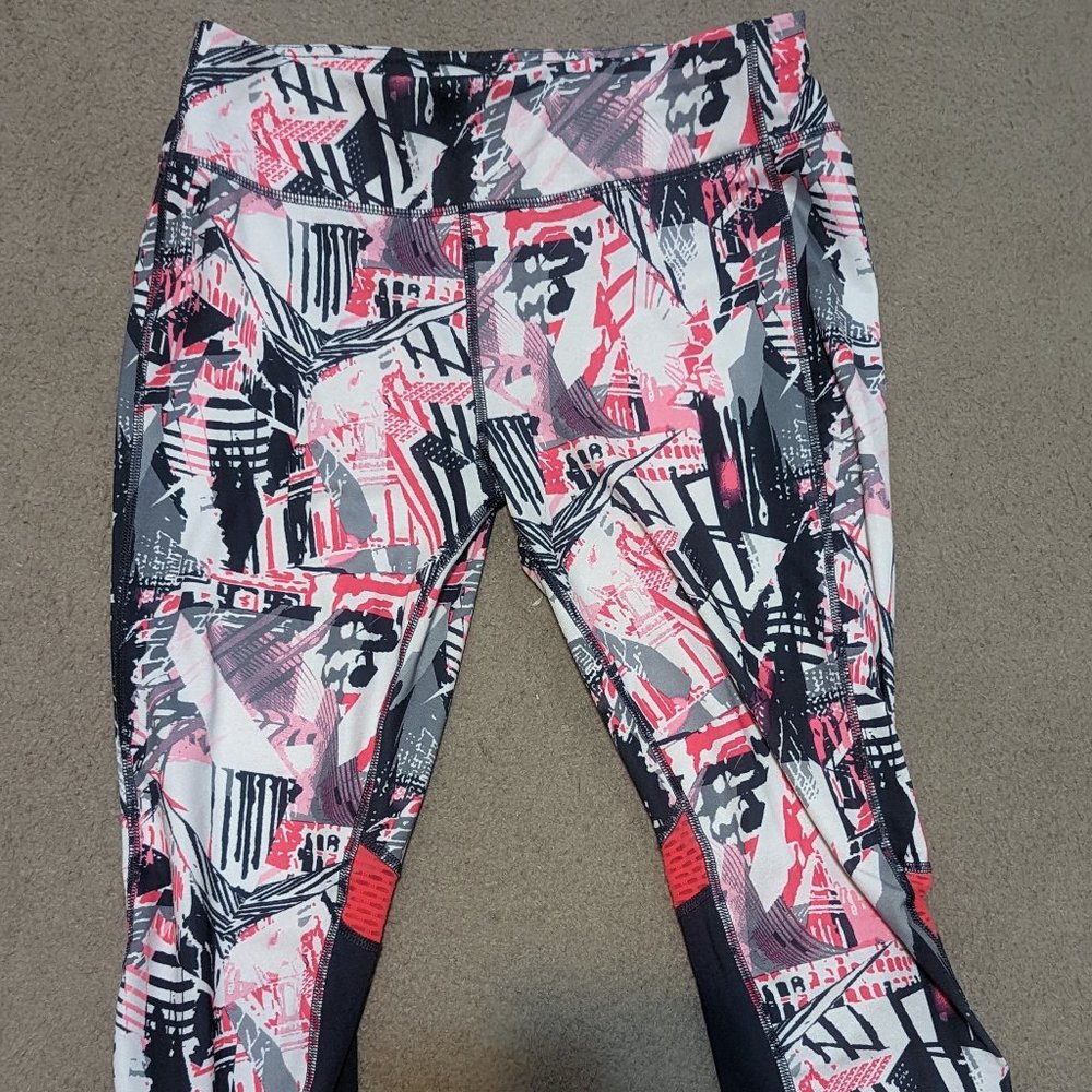 Danskin Now ladies fitted cropped workout  pants